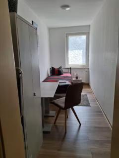 Schöne Vollausgestattete Monteurs- Gästewohnung nähe Raffinerie Leuna und Geiseltalsee für 4 Personen 0303 - 4