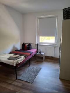 Schöne Vollausgestattete Monteurs- Gästewohnung nähe Raffinerie Leuna und Geiseltalsee für 4 Personen 0303 - 2