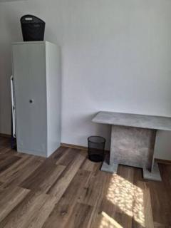 Schöne Vollausgestattete Monteurs- Gästewohnung nähe Raffinerie Leuna und Geiseltalsee für 4 Personen 0303 - 1