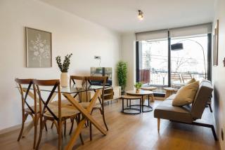 Modern 2BR Flat for 5 in Lively Las Condes Oasis - 9