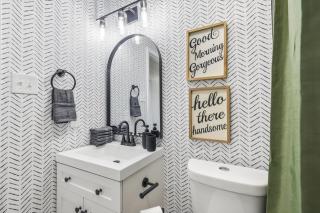 1BD 1BA Stylish Arlington Home w Backyard - 6