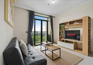 Golf View Apartment 2BR - Spacious, Comfortable - Pondok Indah - 9