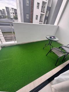 Spacious Executive Luxury Apartment - 8