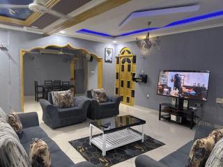 Quality apartment with shared living room - 4