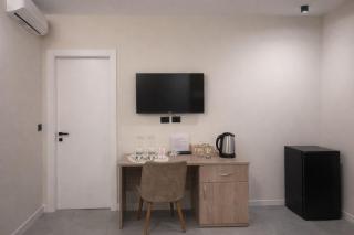 Adna Rooms Tirana Center - 8