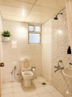 Hearthenly Stay Golden Glow Cozy 3BHK with Scenic Views - 5