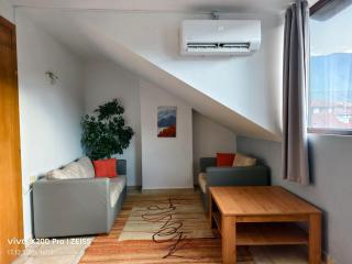 Lara's cosy apartment 200 m from lift - 9