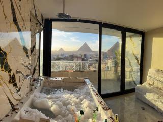 Zoom Pyramids View inn - 1