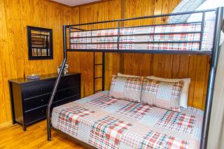 Little Smokys Retreat , 5 Bedroom , Only 10 min to Gatlinburg and Pigeon Forge! - 2