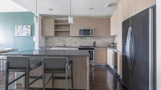 Landing Chic 1BD Pool Gym - 4