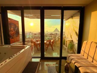 Zoom Pyramids View inn - 1