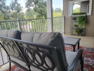 Swan's Couples Getaway Condo - 7