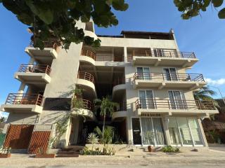 Noah Beach Hotel & Suites - 7