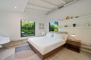 Coconut Grove Mid-Century Jungle Oasis - 3