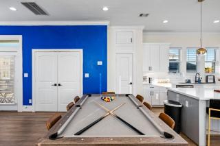 Luxury Rooftop Escape with Mini Golf & Movie Nights - 3