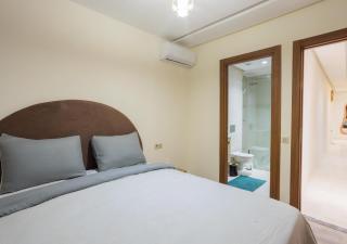 Luxurious and Cozy Apartment with Parking and View - 4