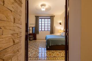 casa entera con estacionamiento - 2