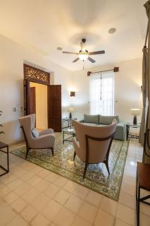 casa entera con estacionamiento - 1