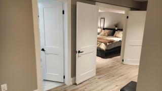 Modern 1 BDR Suite, Sleeps 4, Pvt Entry, Near GO Station, Free Parking - 7