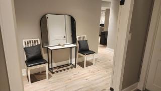 Modern 1 BDR Suite, Sleeps 4, Pvt Entry, Near GO Station, Free Parking - 4