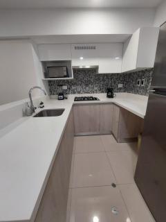 Modern Apartment with AC and Pool near Miraflores, Fast WiFi - 4