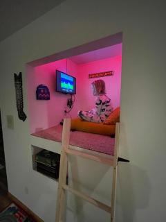 Firefly Lodge Boardman River w Hot Tub, Woodstove - 9