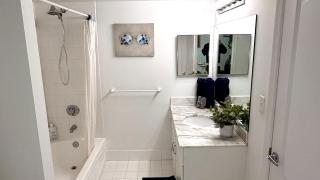 Skyline Dreams | Elegant Condo with Bay Views - 3