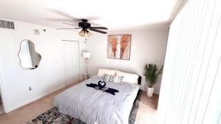 Skyline Dreams | Elegant Condo with Bay Views - 9