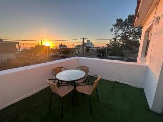 Piriapolis Centro Playa a una cuadra parrillero y cochera 4 habitaciones 3 banos - 9