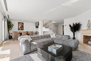 Luxury seaview apartment in Marbella located in a secure gated community with swimming pool and large terrace Perfect for families visiting Marbella and Puerto Banús - 2