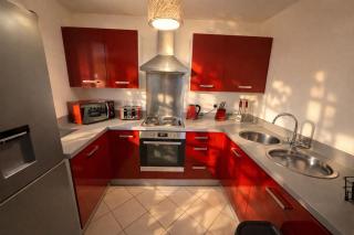 2 Bed Apt with Balcony next to Cube Birmingham, Mailbox - With Parking - SMART TV's, FREE WIFI - 5