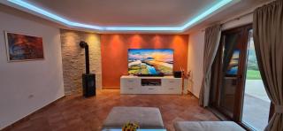 Modern Villa San Martino Heated Pool, Jacuzzi & Privacy - 2