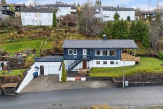 Enebolig med 5 soverom - 0