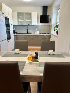 Apartment with garage and garden - 6