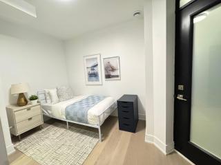 Modern 2BR Parkdale Apt Free Parking Sleeps 5 - 2