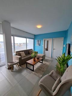 Luxury central 1BR with city view - 3