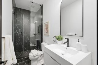 Stylish Parkdale Apt 55 TV with Free Parking - 7