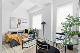 Stylish Parkdale Apt 55 TV with Free Parking - Toronto - 2