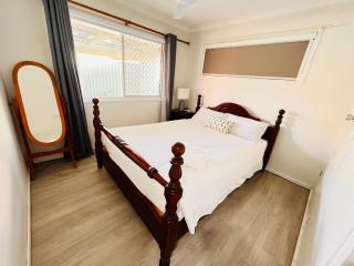 3 bedroom home in peaceful Rochdale South - 5