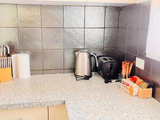 3 bedroom home in peaceful Rochdale South - 8