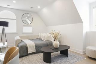 Elegant Parkdale 2BR 2 King Beds Sleeps 6 - 4