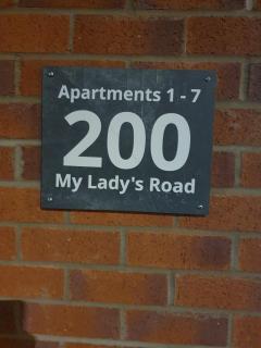 Modern 1 Bedroom Apt 3 near City Centre Parking - 6