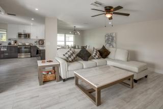 Fishing Dock & Pool: Waterfront Cape Coral Retreat - 5