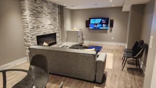 Modern 1 BDR Suite, Sleeps 4, Pvt Entry, Near GO Station, Free Parking - 9