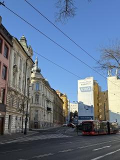 Bratislava Cozy Corner Apartment - 8