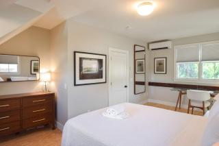 Private deck walk to Commercial Street - 9