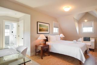 Private deck walk to Commercial Street - 7