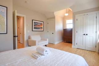 Private deck walk to Commercial Street - 5