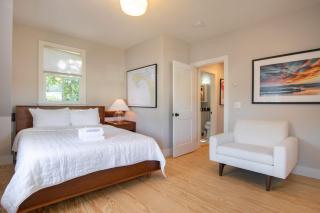 Private deck walk to Commercial Street - 4