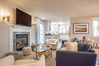 Private deck walk to Commercial Street - 0